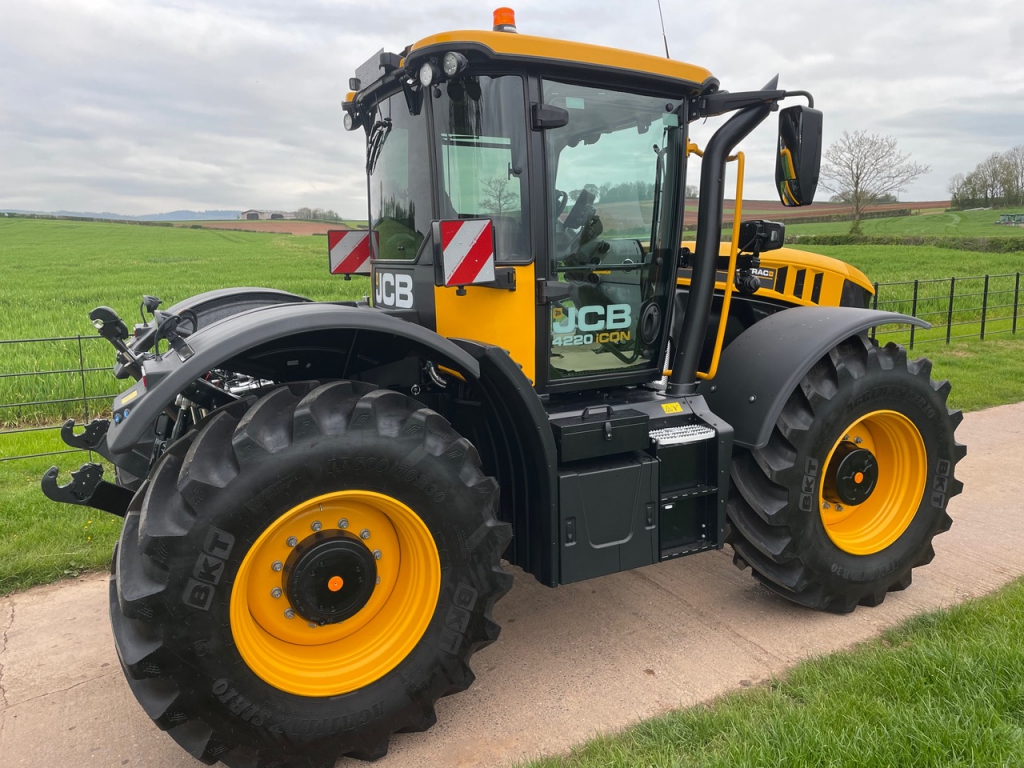 JCB 4220 iCON