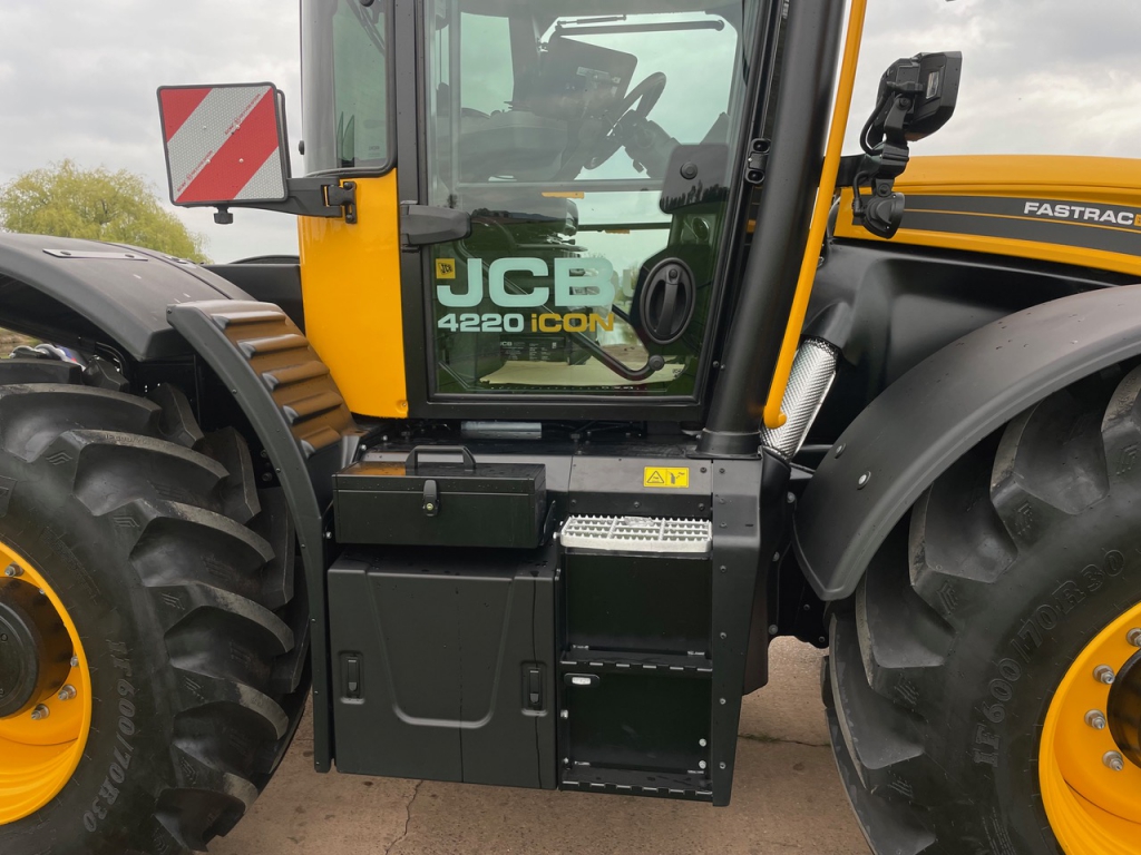 JCB 4220 iCON