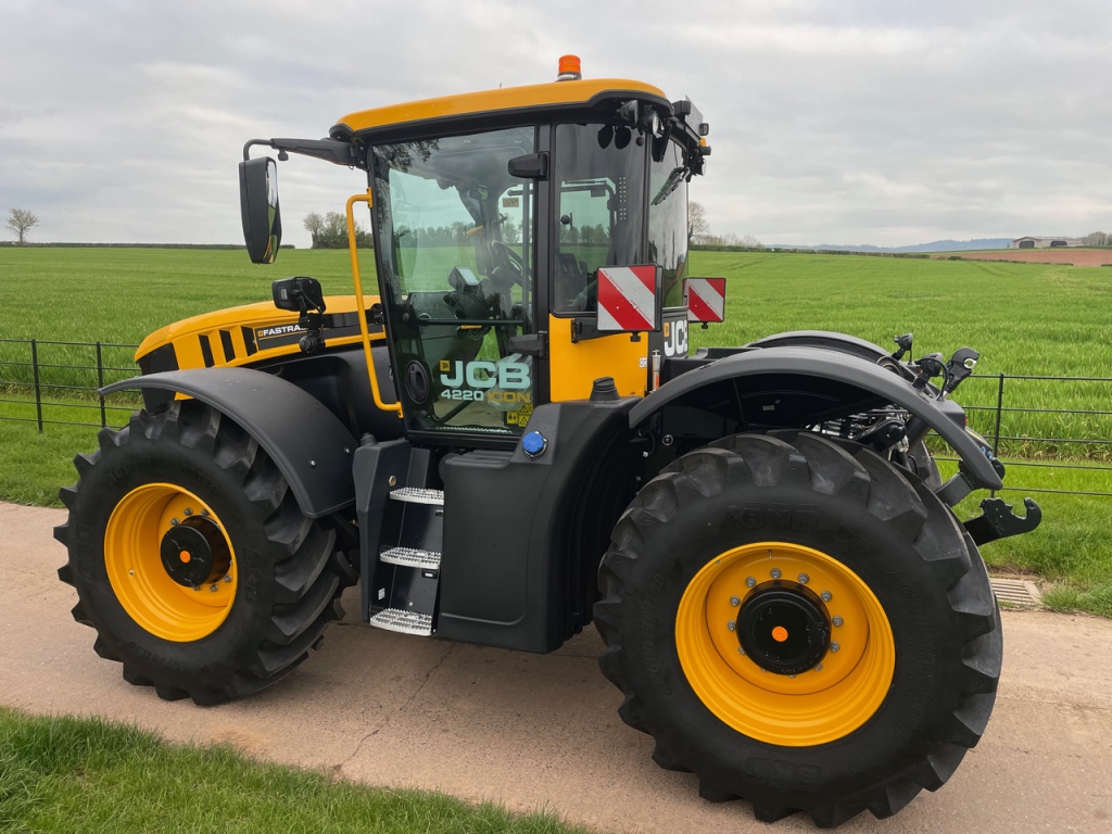 JCB 4220 iCON
