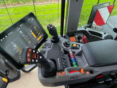 JCB 4220 iCON