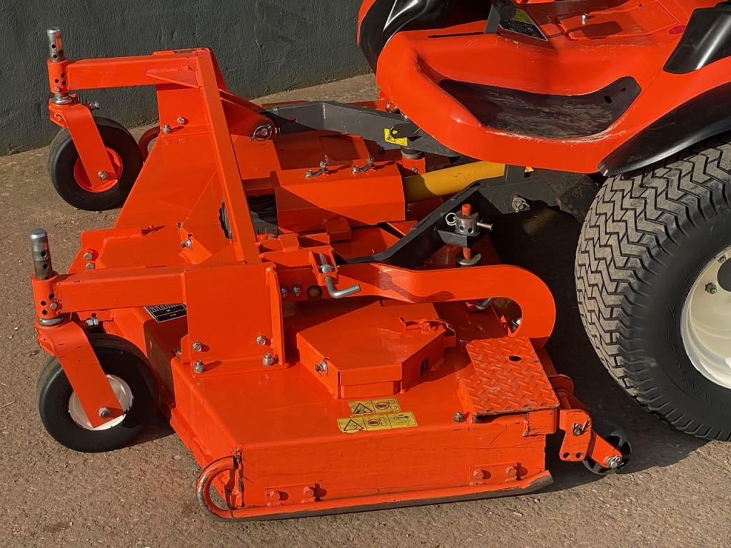 Kubota F3890 mower