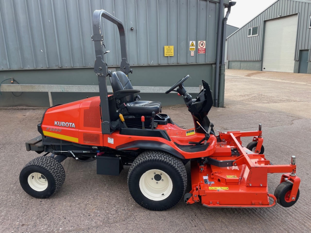 Kubota F3890 mower