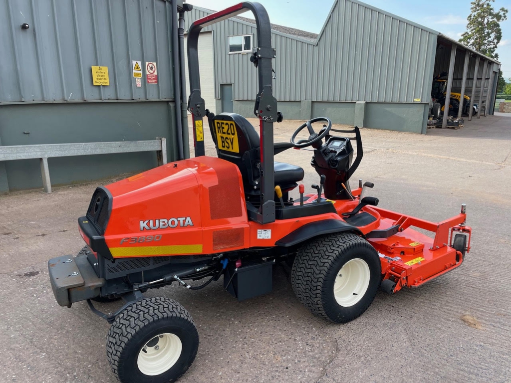 Kubota F3890 mower