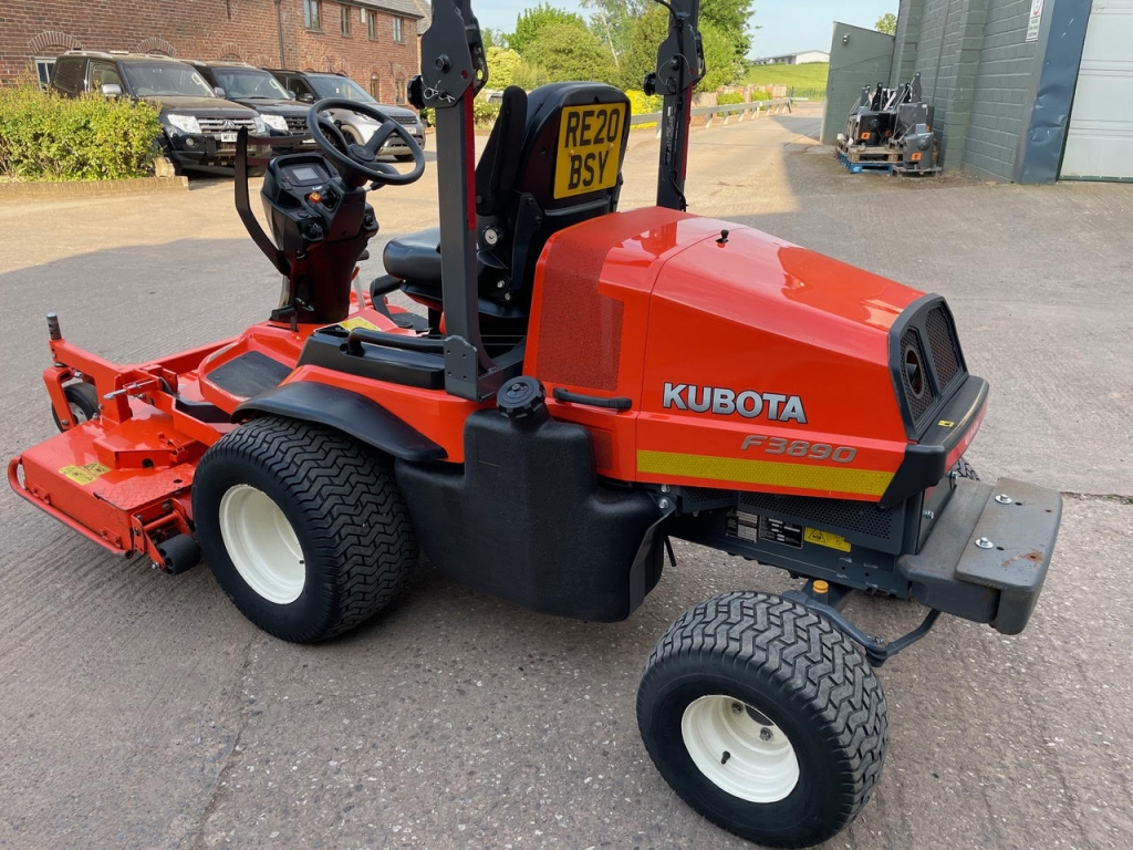 Kubota F3890 mower