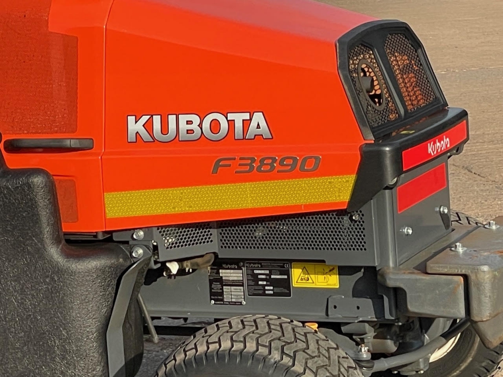 Kubota F3890 mower