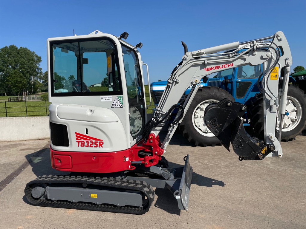 Takeuchi TB325R digger