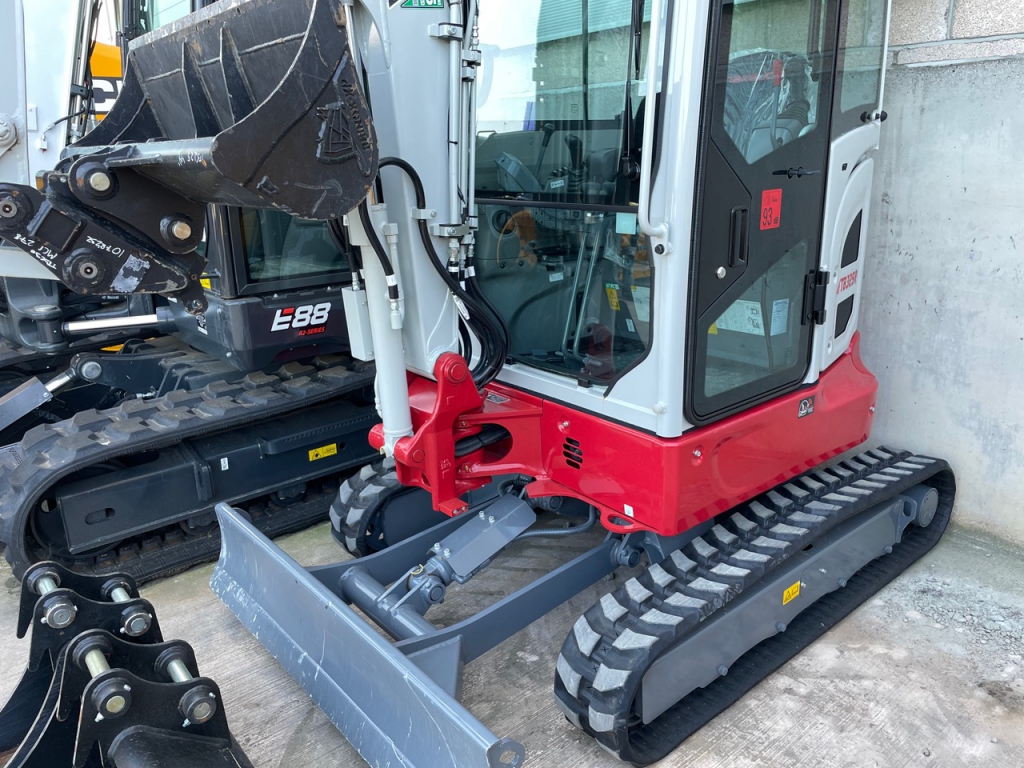 Takeuchi TB325R digger