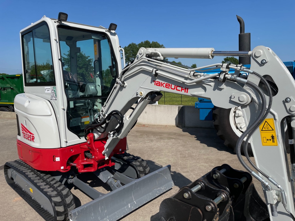 Takeuchi TB325R digger