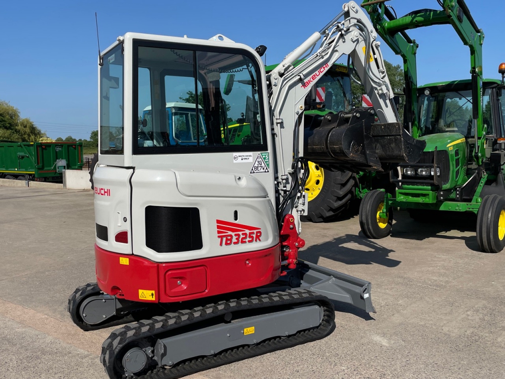 Takeuchi TB325R digger