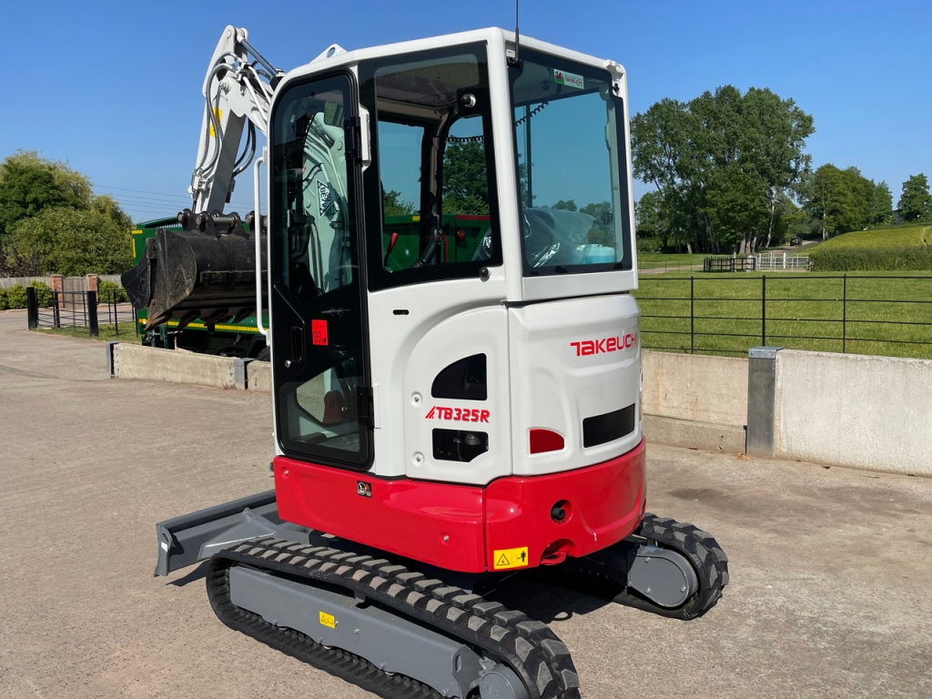 Takeuchi TB325R digger
