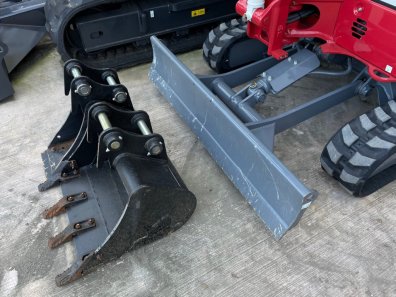 Takeuchi TB325R digger
