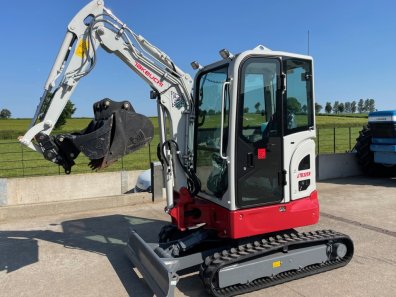 Takeuchi TB325R digger