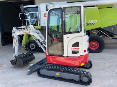 Takeuchi TB325R digger