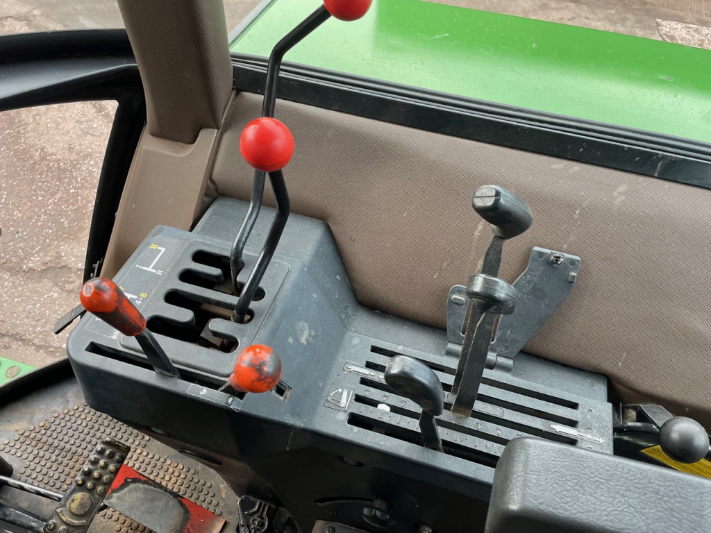 John Deere 3050
