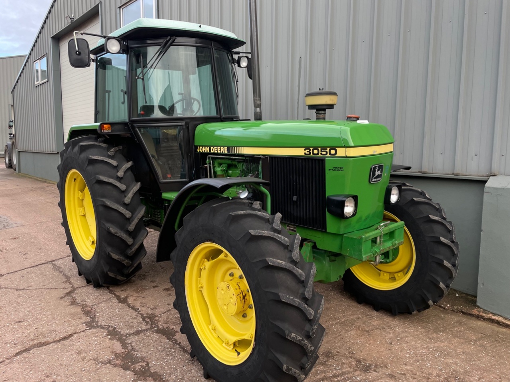 John Deere 3050