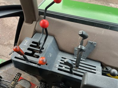 John Deere 3050