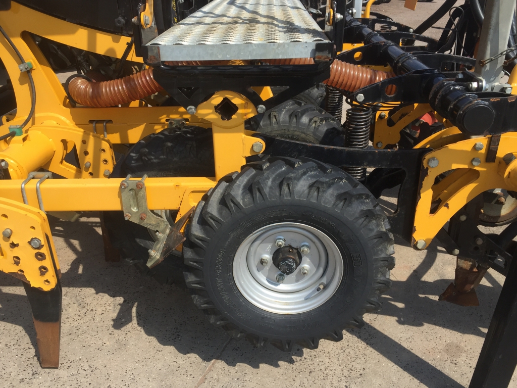 McConnel Seedaerator 3000 3m drill