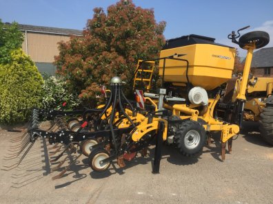 McConnel Seedaerator 3000 3m drill