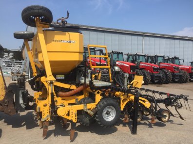 McConnel Seedaerator 3000 3m drill