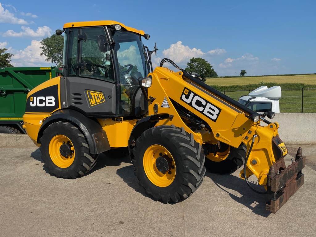JCB TM220