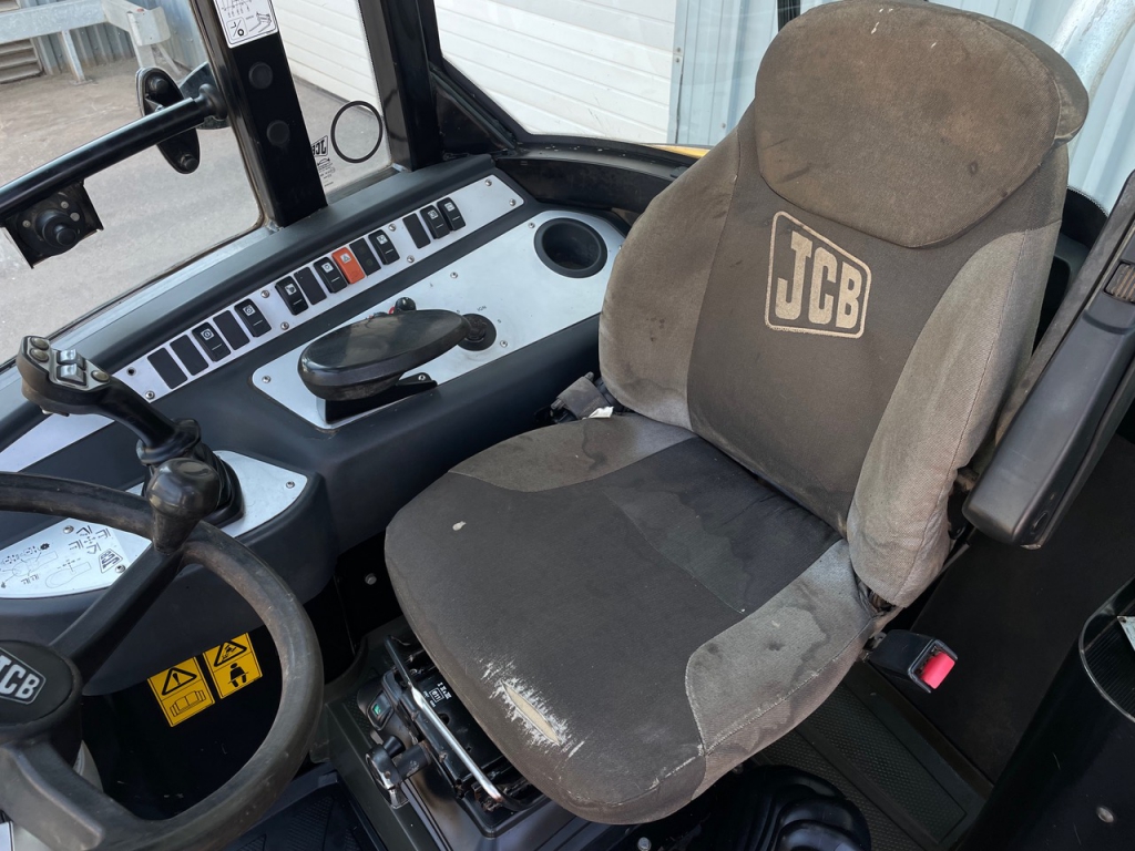 JCB TM220