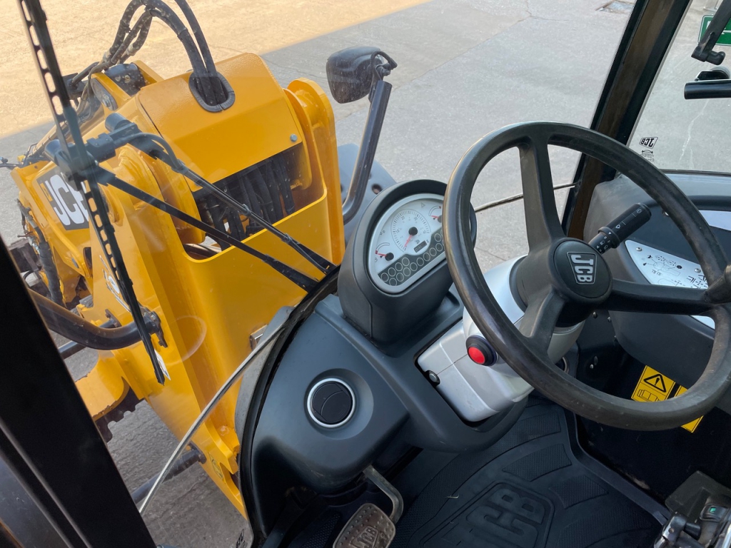 JCB TM220