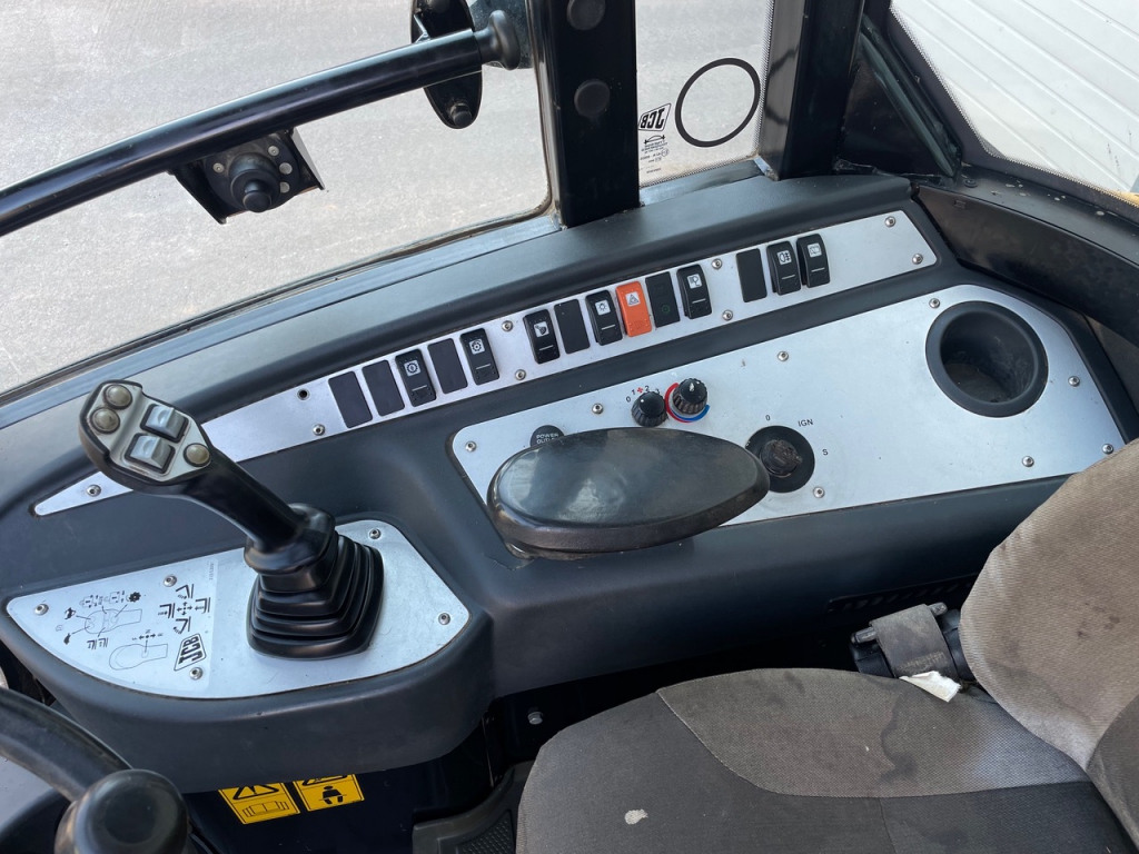JCB TM220