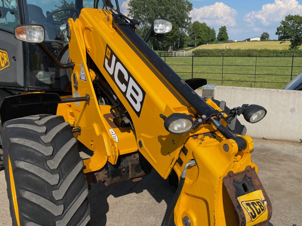 JCB TM220