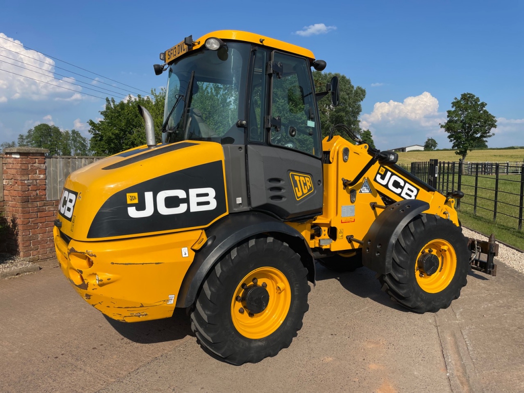 JCB TM220