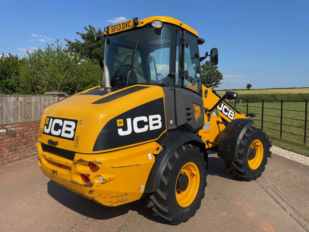 JCB TM220