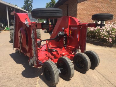 Bush Hog 2215 4.6m trailed topper