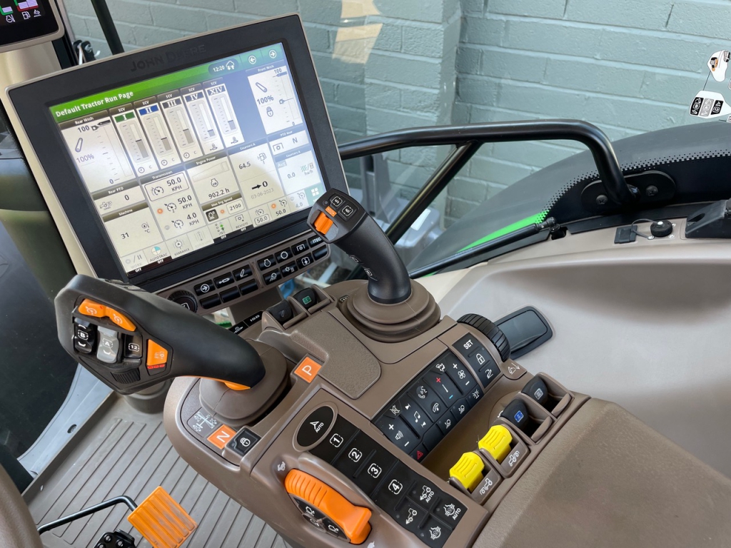 John Deere 6R185
