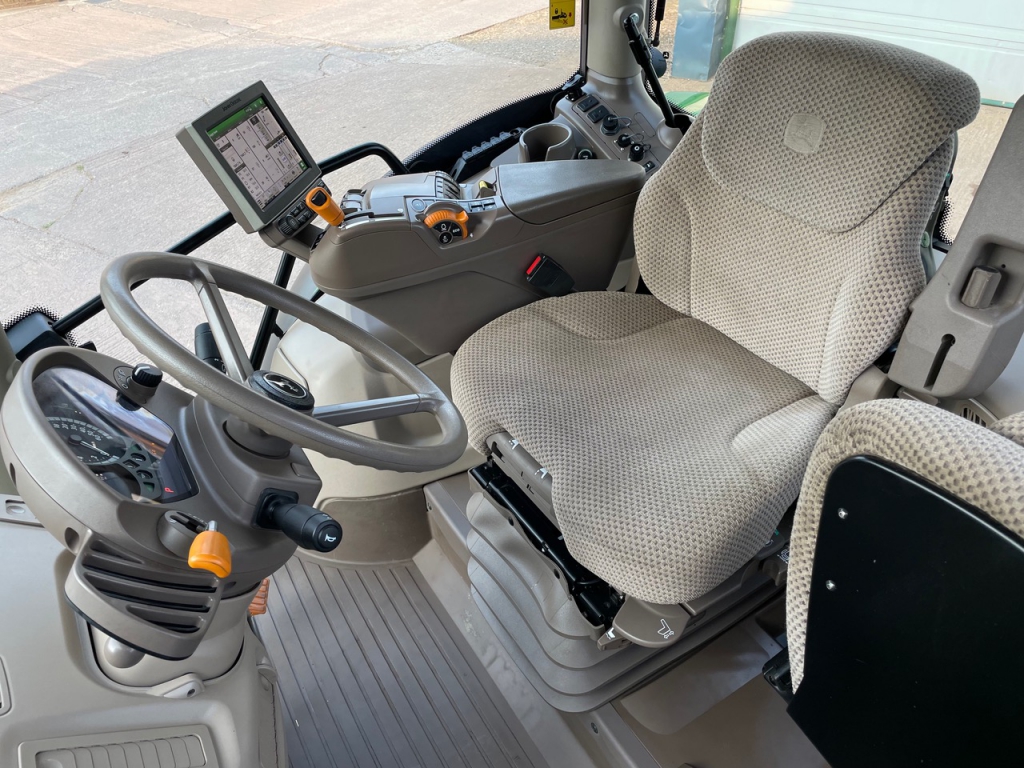 John Deere 6130R