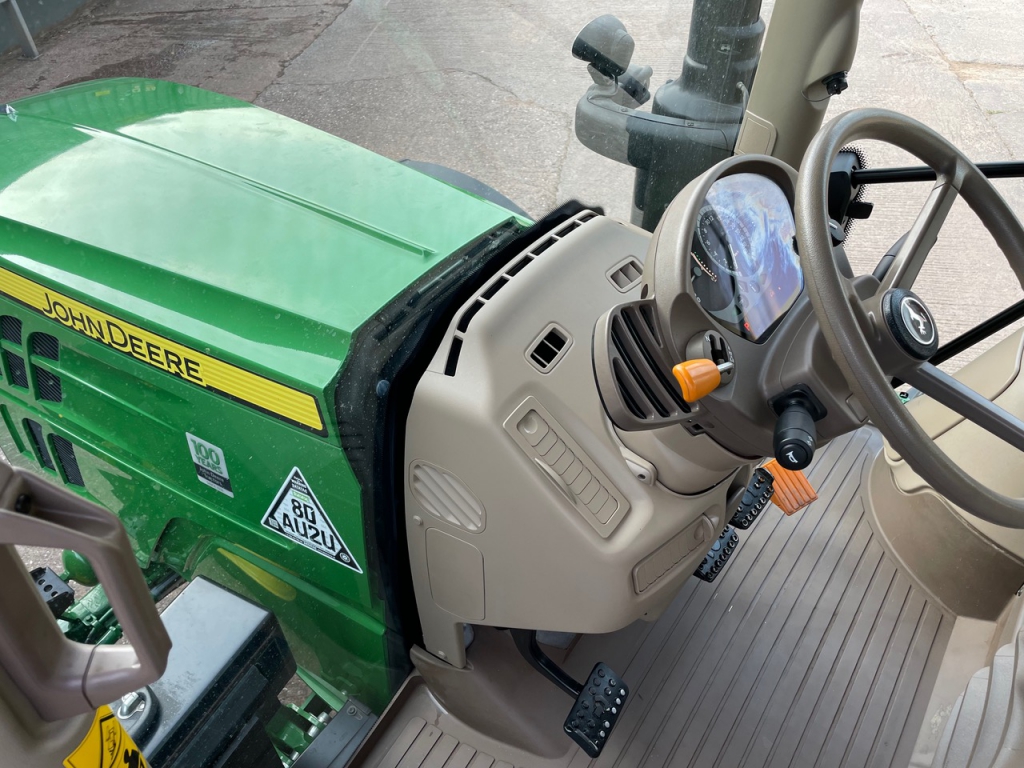 John Deere 6130R