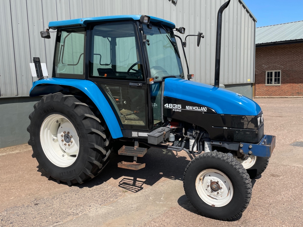 New Holland 4835