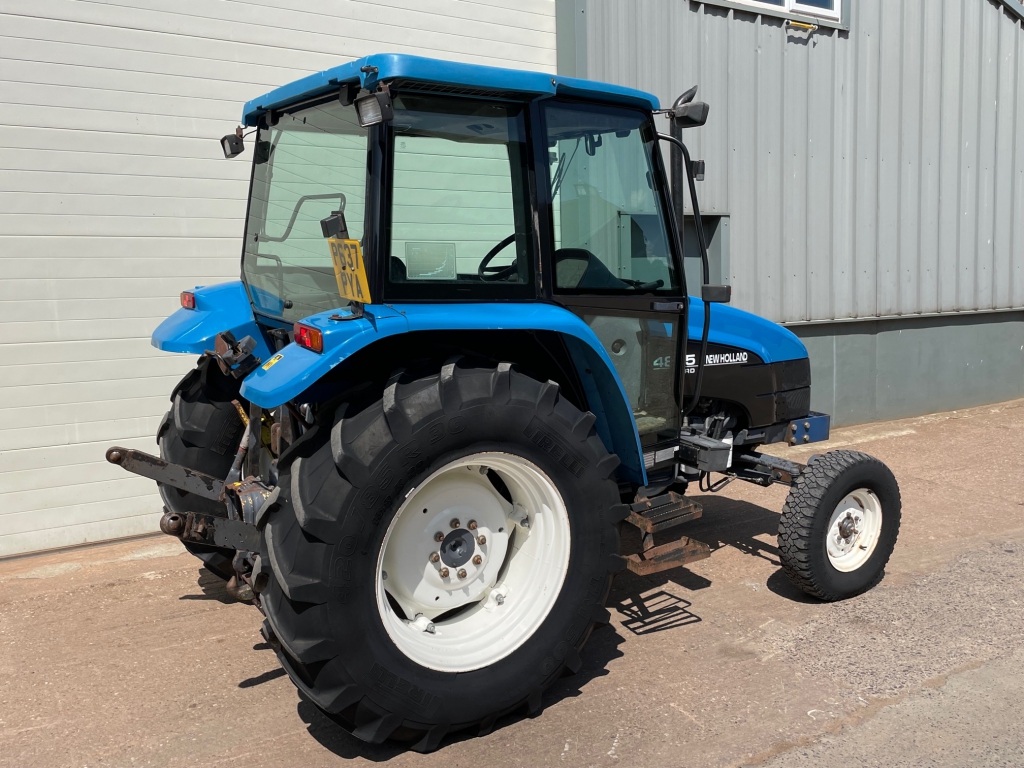 New Holland 4835