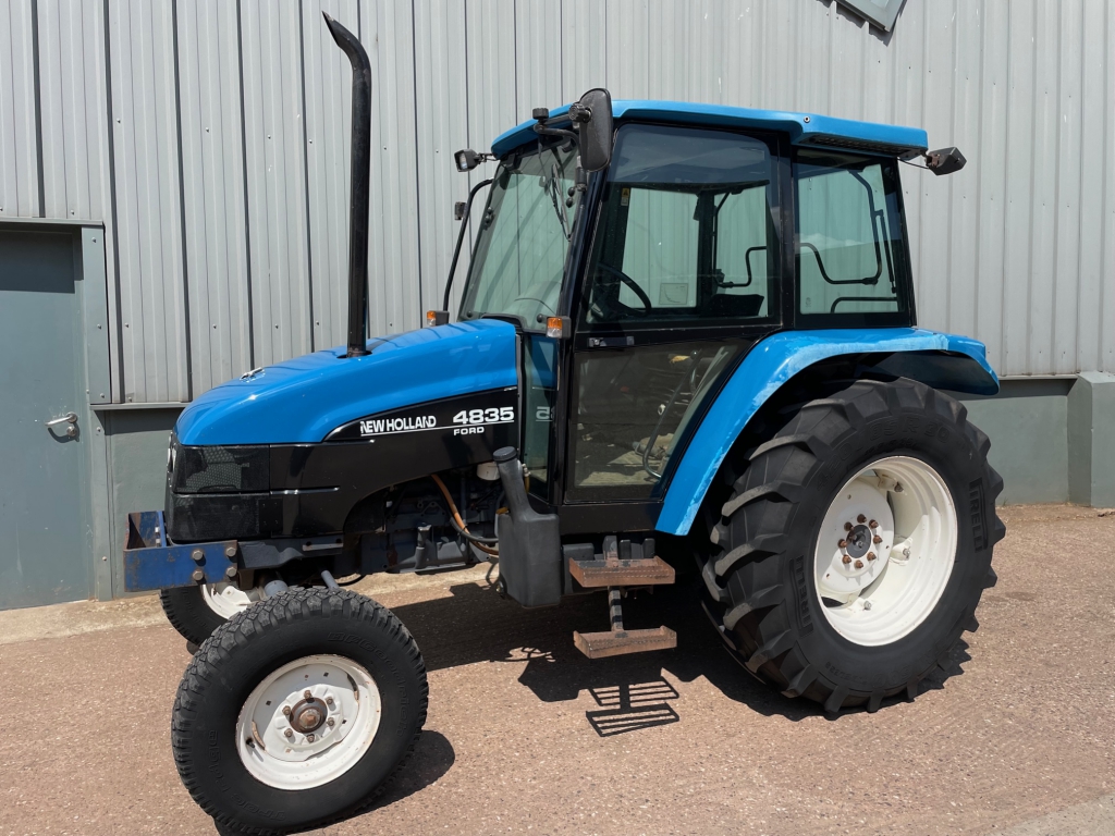 New Holland 4835