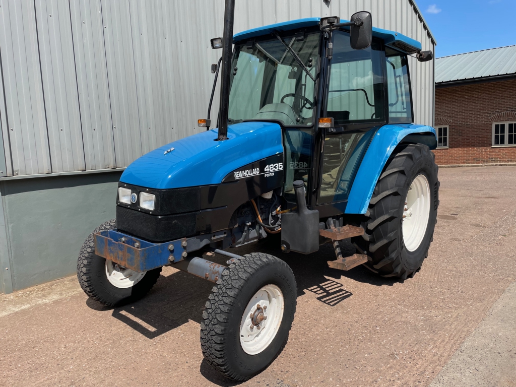 New Holland 4835