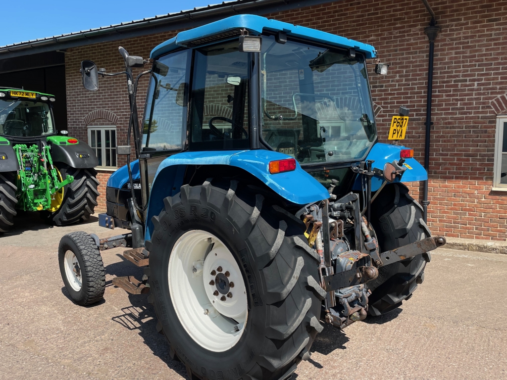 New Holland 4835
