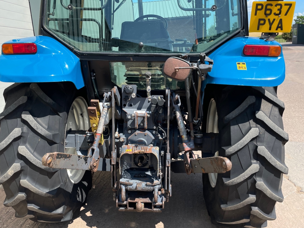 New Holland 4835