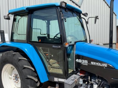 New Holland 4835