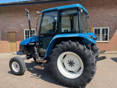 New Holland 4835