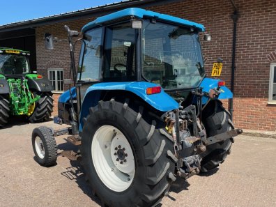 New Holland 4835