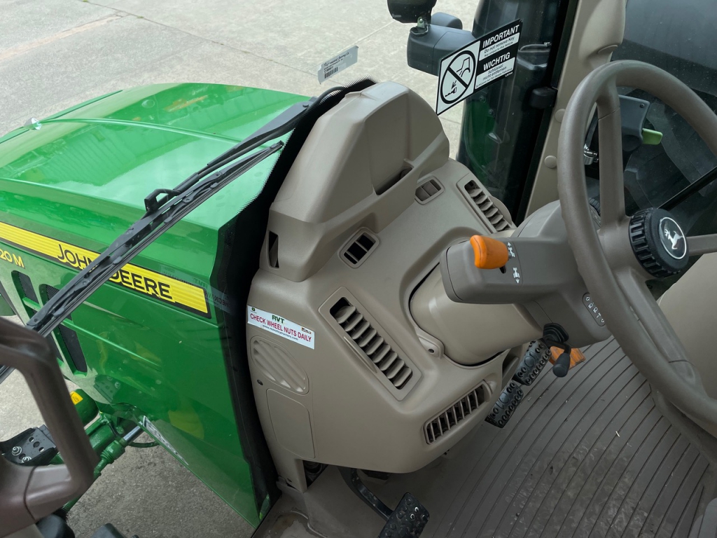 John Deere 6120M