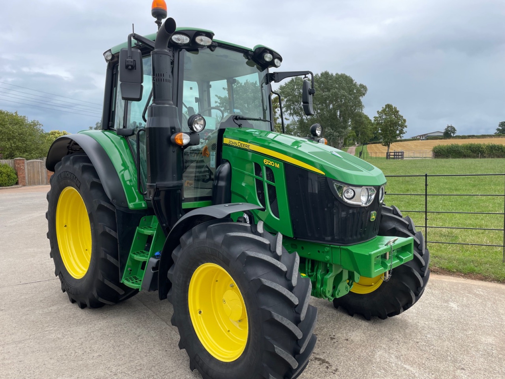 John Deere 6120M