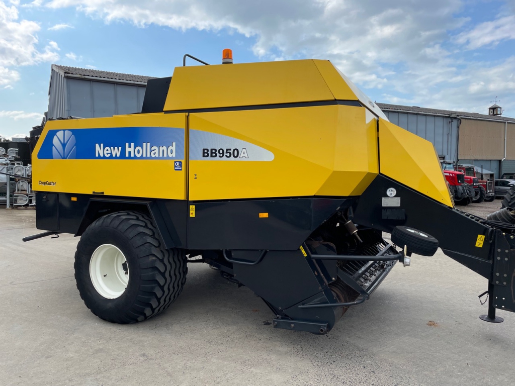 New Holland BB950A baler