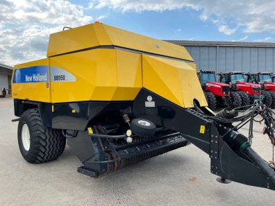 New Holland BB950A baler