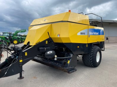 New Holland BB950A baler