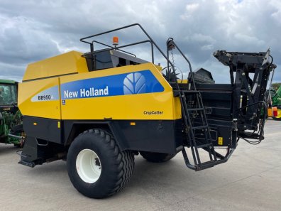 New Holland BB950A baler