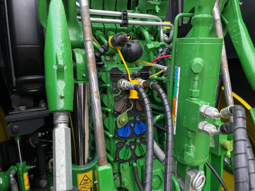 John Deere 6215R Ultimate